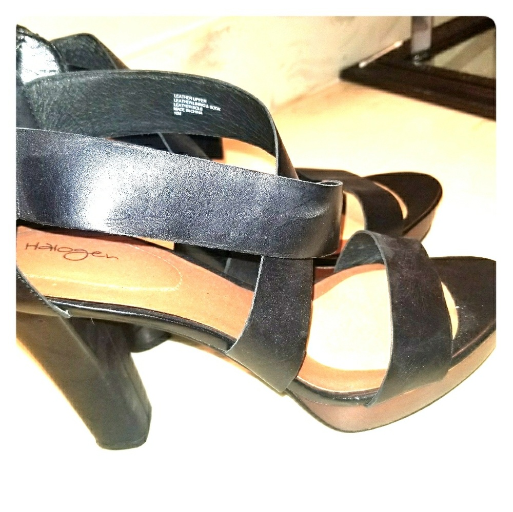 Classic black heel with small platform